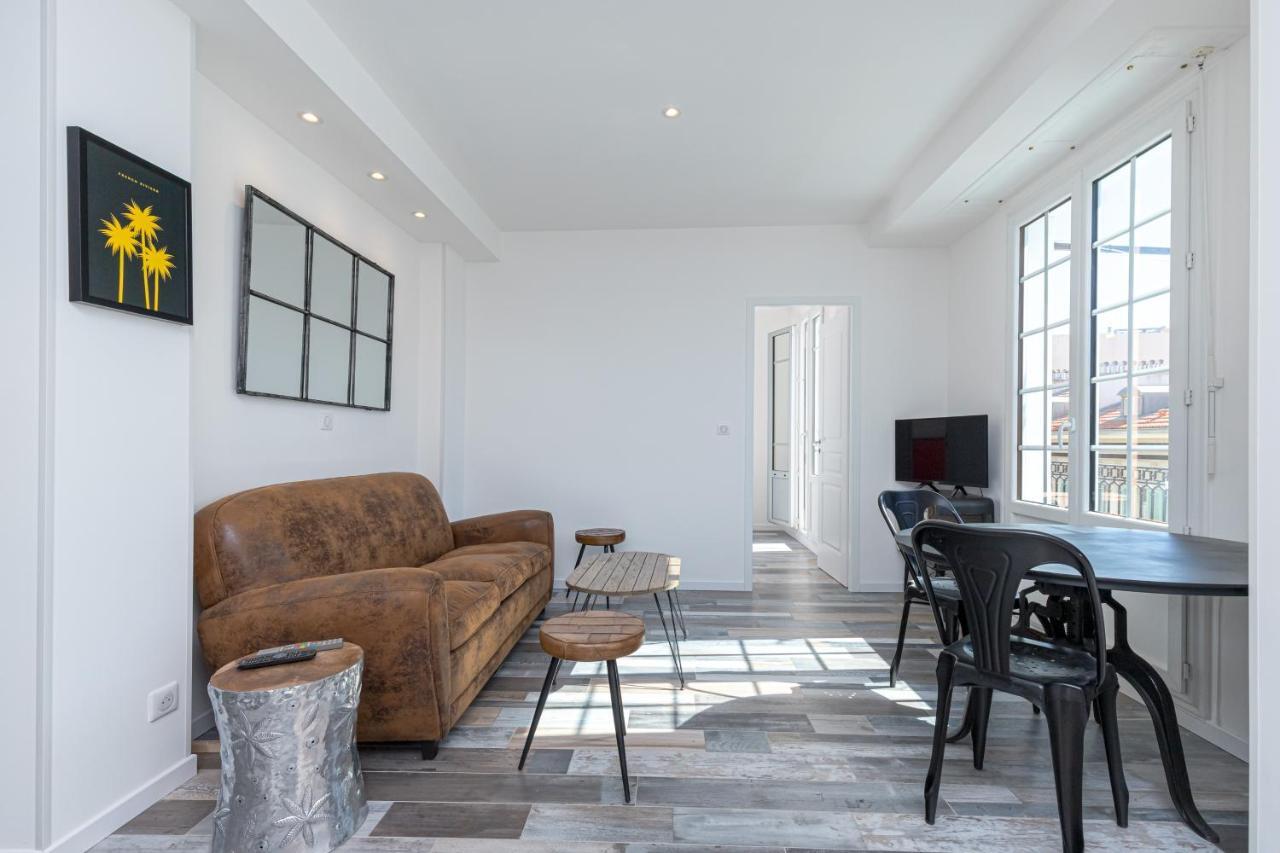 Squared Head-Apartment With Terrace In Niza Exterior foto