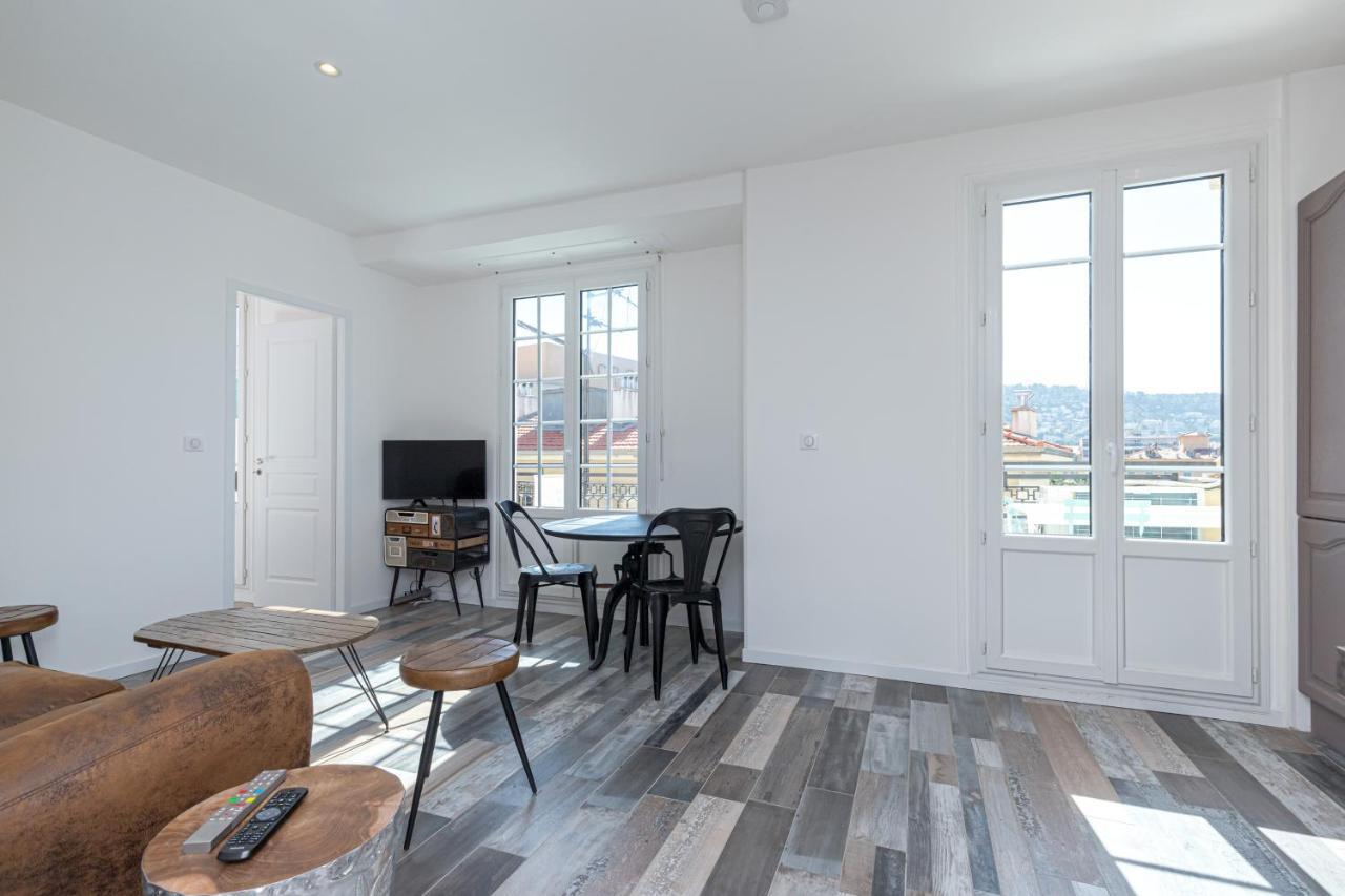 Squared Head-Apartment With Terrace In Niza Exterior foto